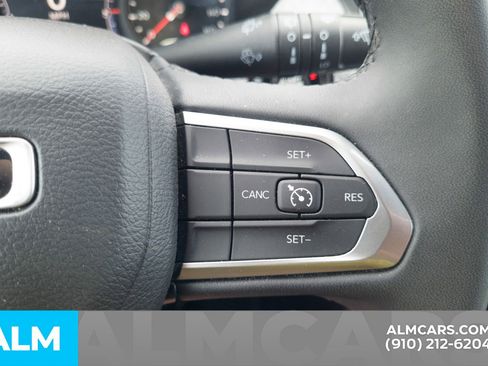 Used 2024 Jeep Compass Latitude image 28