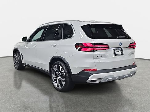 New 2026 BMW X5 xDrive50e w/ Climate Comfort Package image 7