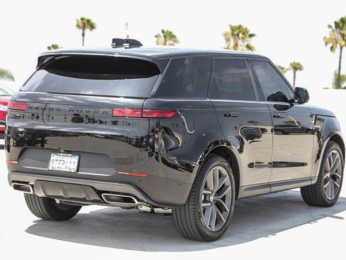Used 2025 Land Rover Range Rover Sport SE AWD/4WD image 7