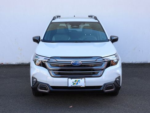 Used 2025 Subaru Forester Limited image 11