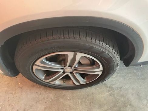 Used 2017 Mercedes-Benz GLC 300 4MATIC image 5