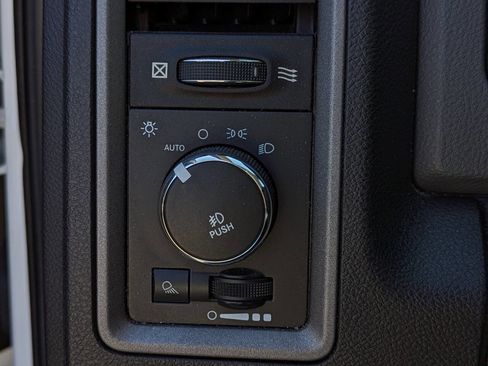 Used 2014 RAM 1500 Express RWD image 20
