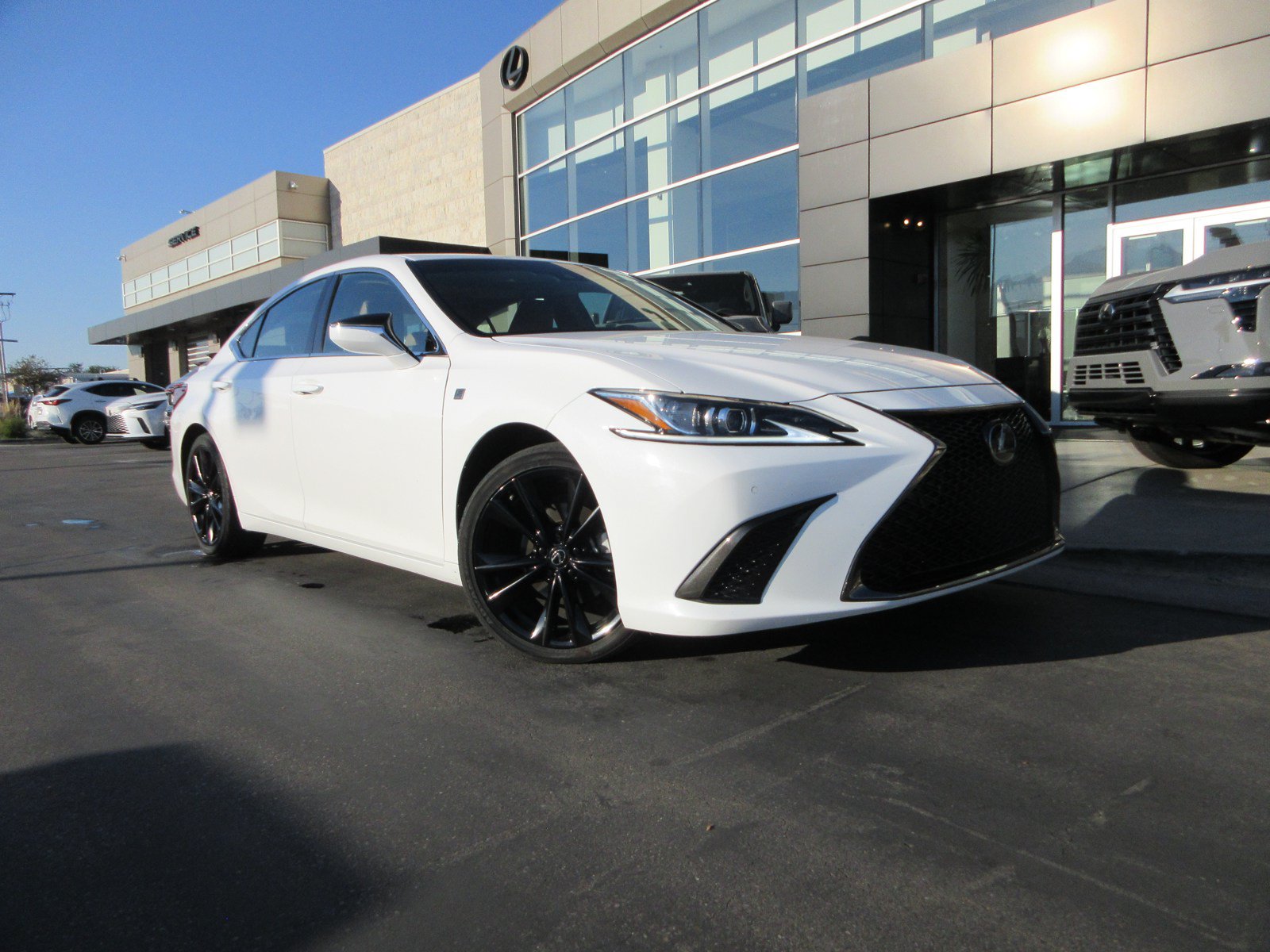 Used 2023 Lexus ES 300h w/ Accessory Package (Z2) FWD image 14