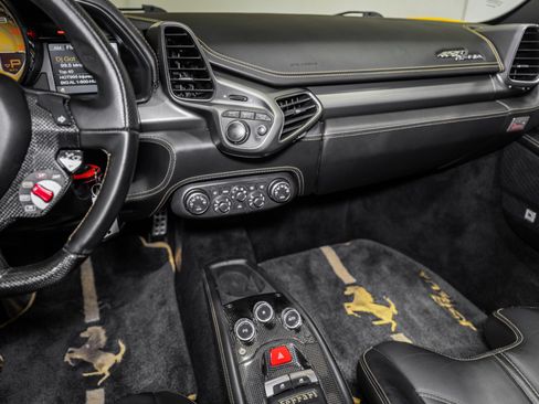 Used 2011 Ferrari 458 Italia Coupe RWD image 27