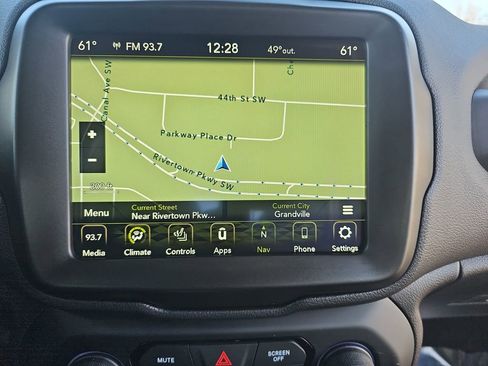 Used 2022 Jeep Renegade Latitude w/ Convenience Group image 22