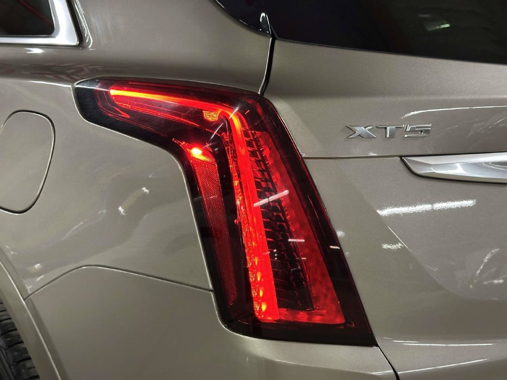 Used 2023 Cadillac XT5 Premium Luxury AWD/4WD image 10
