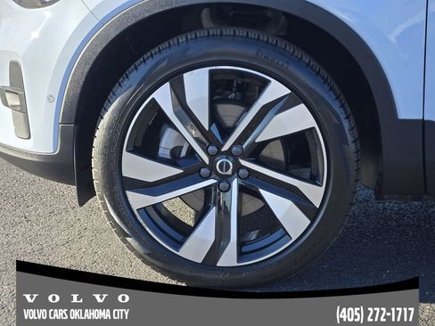 Certified 2024 Volvo XC40 B5 Ultimate w/ Protection Package Premier image 11