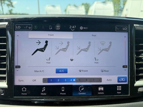 Used 2024 Chrysler Pacifica Touring-L FWD image 22