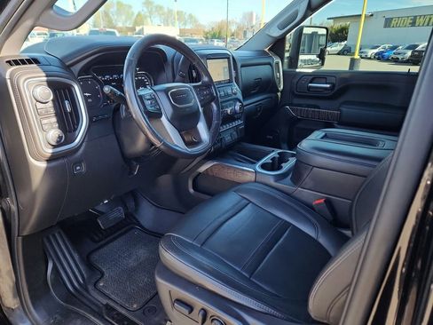 Used 2022 GMC Sierra 2500 Denali w/ Denali Black Diamond Edition AWD/4WD image 16