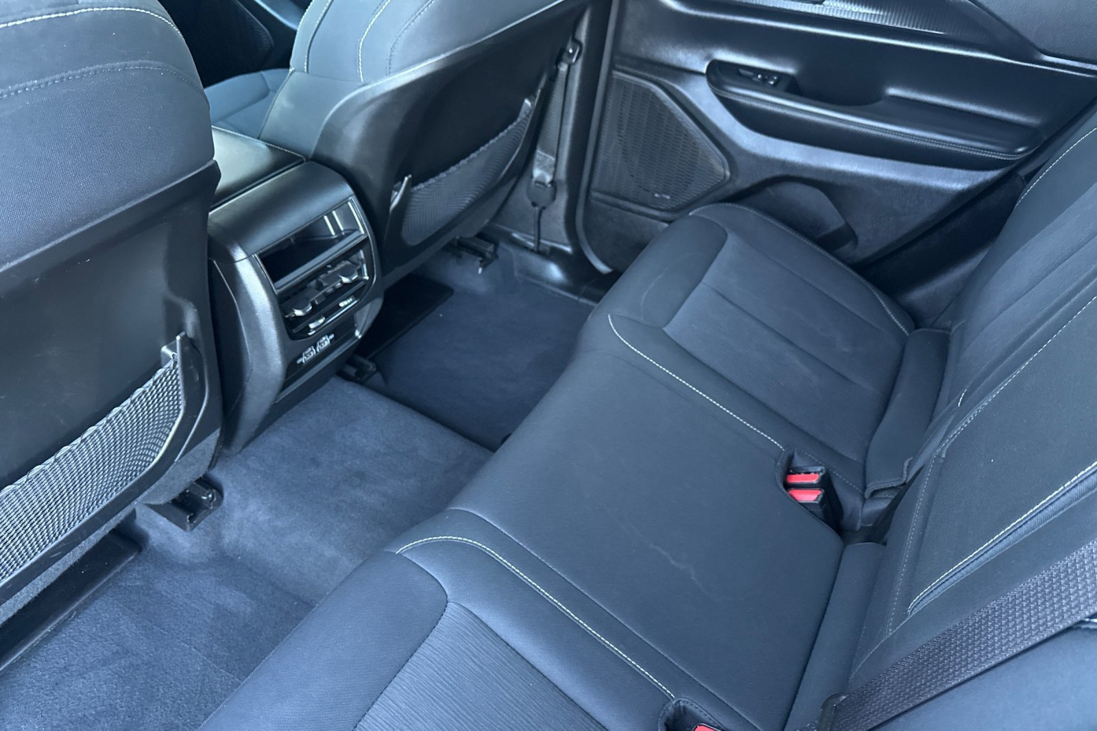 Used 2023 Jeep Grand Cherokee Laredo AWD/4WD image 13