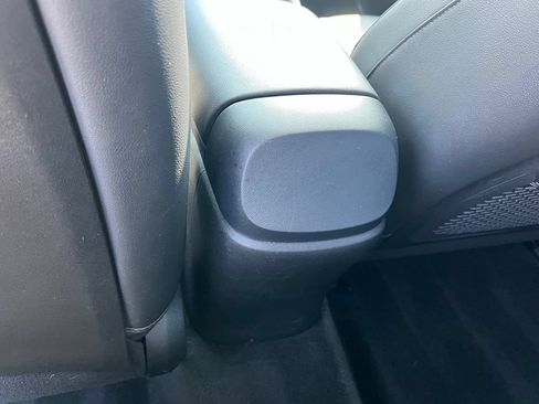 Used 2021 Hyundai Elantra Limited FWD image 17