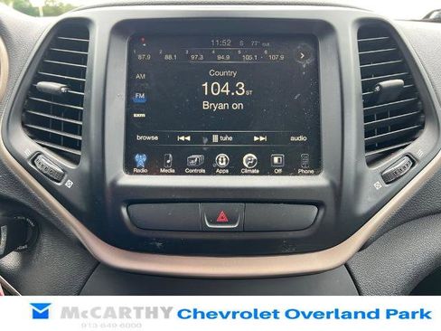 Used 2017 Jeep Cherokee Latitude w/ Cold Weather Group AWD/4WD image 14