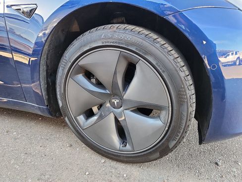Used 2019 Tesla Model 3 Standard Range image 5
