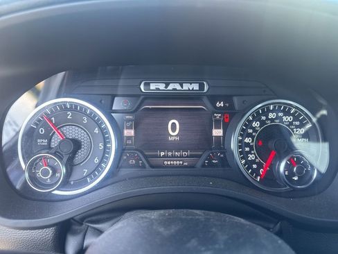 Used 2024 RAM 1500 Laramie AWD/4WD image 5