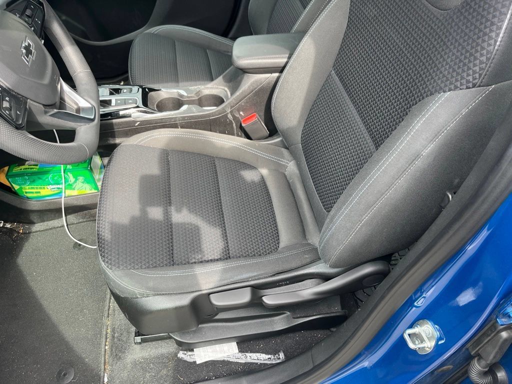 Used 2022 Chevrolet Bolt EUV LT FWD image 9
