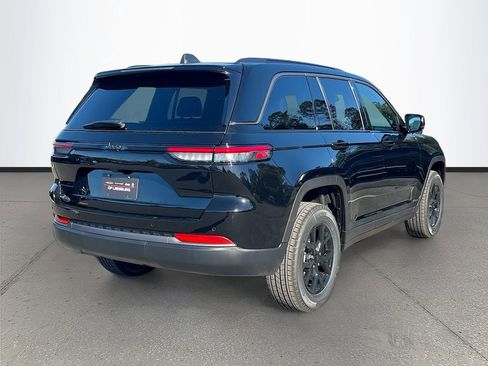 New 2026 Jeep Grand Cherokee Altitude image 7