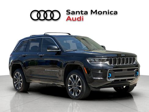 Used 2023 Jeep Grand Cherokee Overland w/ Luxury Tech Group IV AWD/4WD image 9