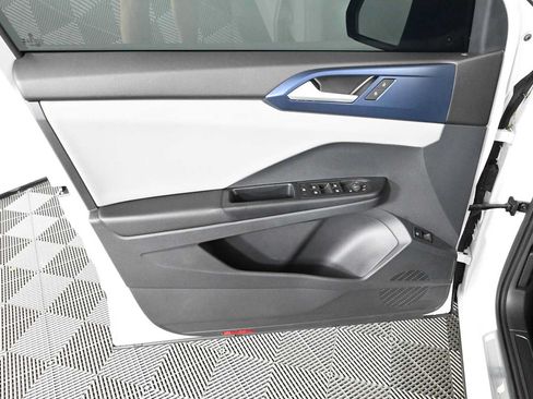 Certified 2023 Volkswagen Taos SE w/ Panoramic Sunroof Package FWD image 19