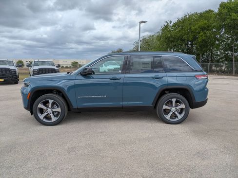 New 2026 Jeep Grand Cherokee Limited w/ Luxury Tech Group II RWD image 5