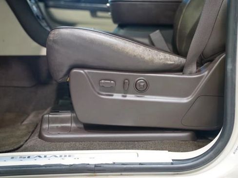 Used 2013 Cadillac Escalade Platinum AWD/4WD image 18