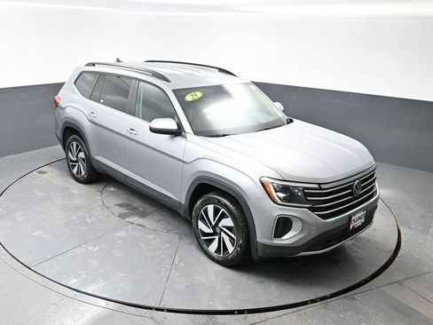 Used 2025 Volkswagen Atlas SE image 46