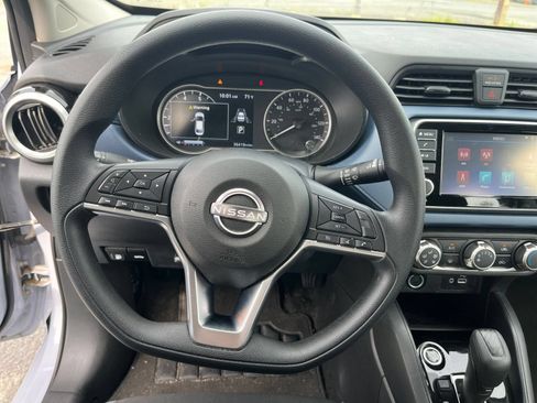 Used 2025 Nissan Versa SV FWD image 31