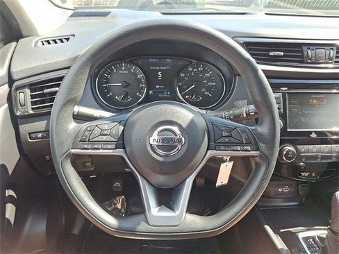 Used 2019 Nissan Rogue Sport S image 18