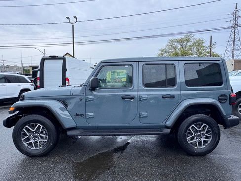 New 2026 Jeep Wrangler Unlimited Sahara AWD/4WD image 4
