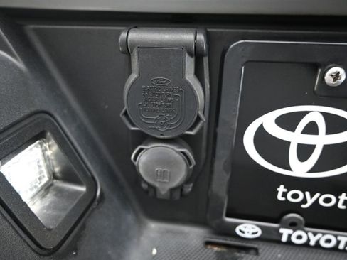 Used 2021 Ford F150 Lariat w/ Equipment Group 502A High image 42