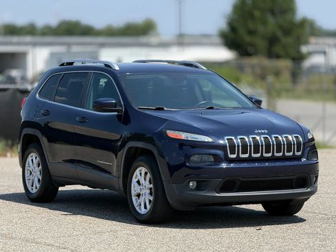 Used 2016 Jeep Cherokee Latitude AWD/4WD image 1