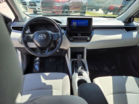 Used 2025 Toyota Corolla Cross L image 15