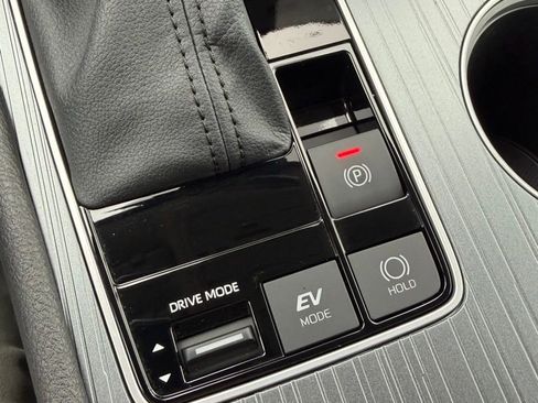 Used 2025 Toyota Sienna LE image 20