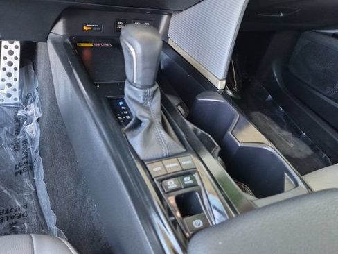 Certified 2025 Toyota Camry SE FWD image 22