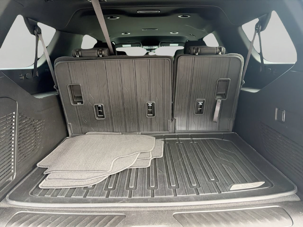 Used 2023 GMC Yukon XL SLE w/ Gmc Pro Safety Plus Package RWD image 7