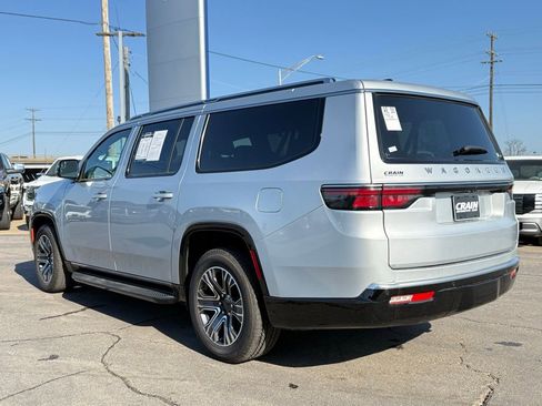 Used 2024 Jeep Wagoneer L Series II w/ Flexible Seating Group image 5