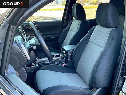 Certified 2022 Toyota Tacoma TRD Off-Road AWD/4WD image 9