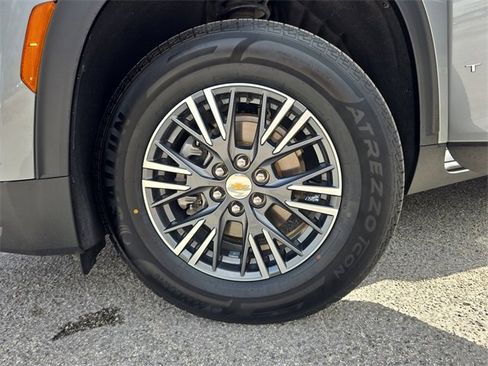 Used 2024 Chevrolet Traverse LT image 30