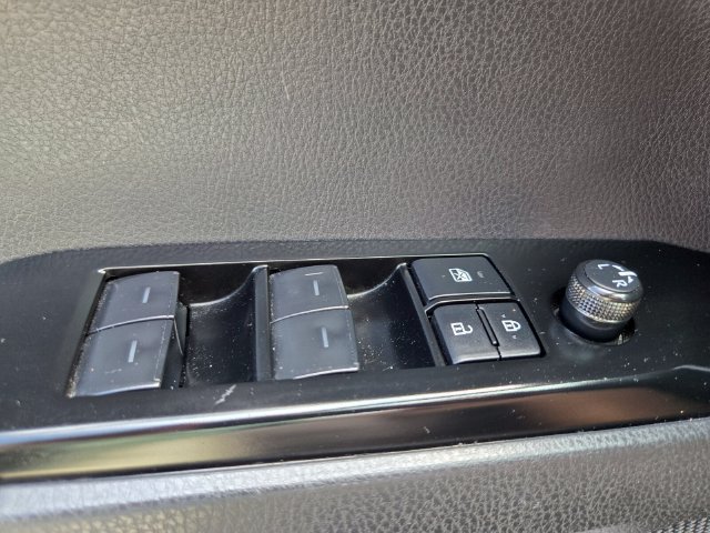 Used 2025 Toyota Camry SE FWD image 35