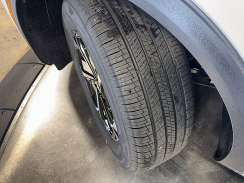 Certified 2025 Kia Sportage LX image 11