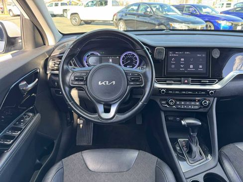 Used 2022 Kia Niro LXS image 22