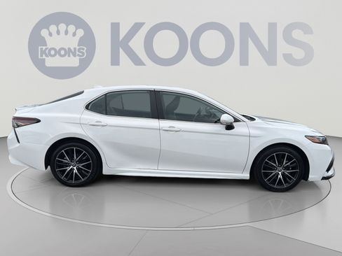 Used 2023 Toyota Camry SE FWD image 7