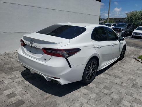 Used 2023 Toyota Camry SE FWD image 5