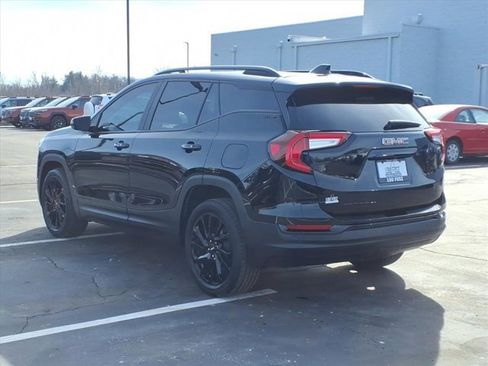 Used 2024 GMC Terrain SLE w/ Driver Convenience Package image 5