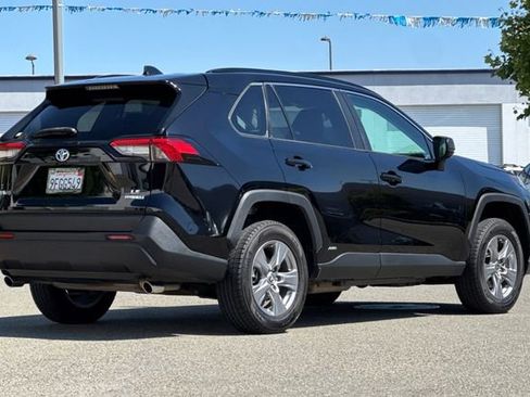 Used 2023 Toyota RAV4 LE AWD/4WD image 4