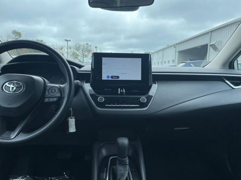 Used 2025 Toyota Corolla LE image 18