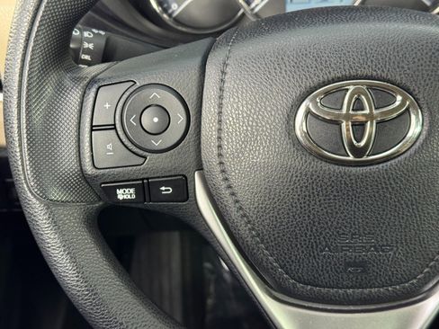 Used 2016 Toyota Corolla LE image 19