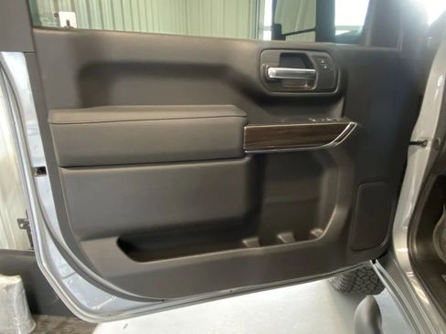 Used 2025 Chevrolet Silverado 2500 LT AWD/4WD image 8