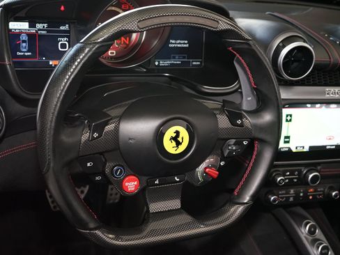 Used 2019 Ferrari Portofino RWD image 11