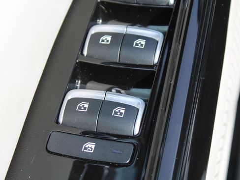 Certified 2023 Kia Carnival SX image 28