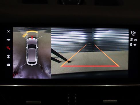 Certified 2022 Porsche Cayenne Platinum Edition image 23